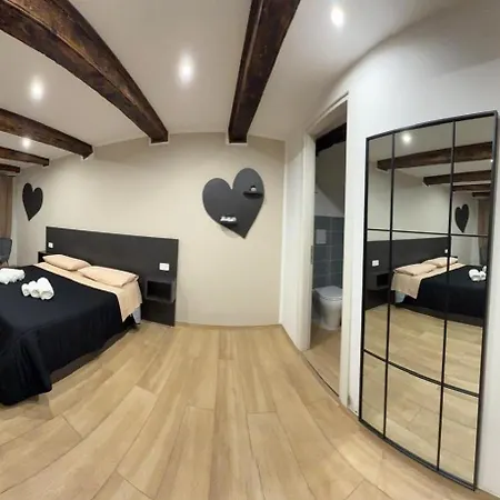 Residenza De Rose 2 Bed and Breakfast Κοσέντζα
